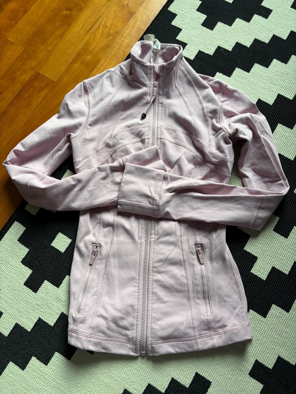 Lululemon pink scuba